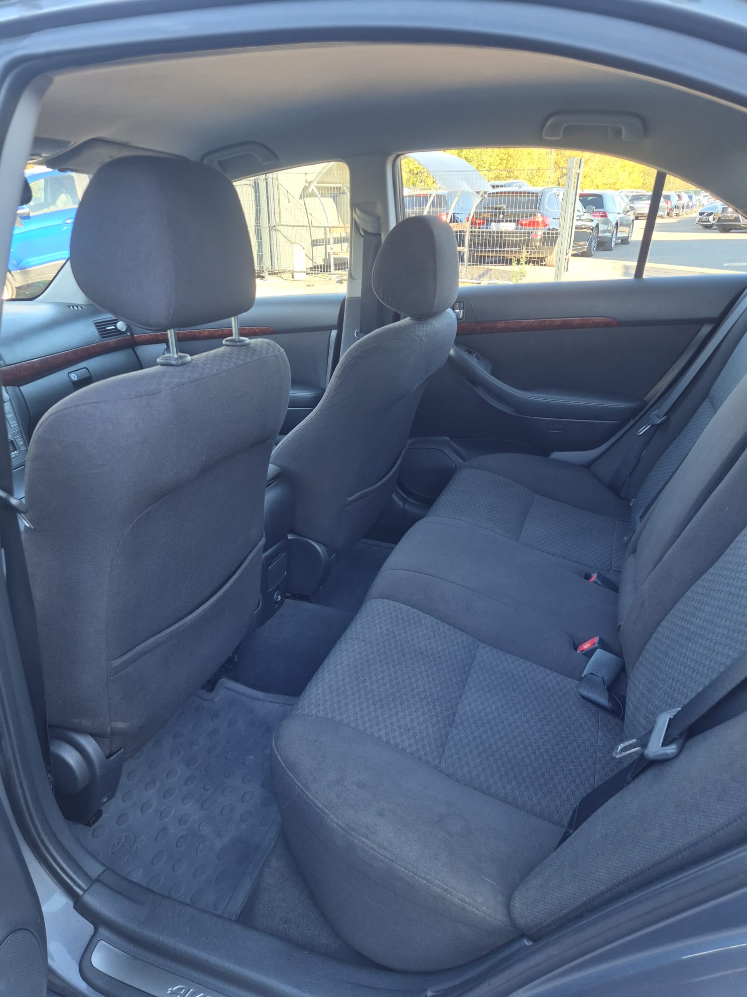 Car image 9