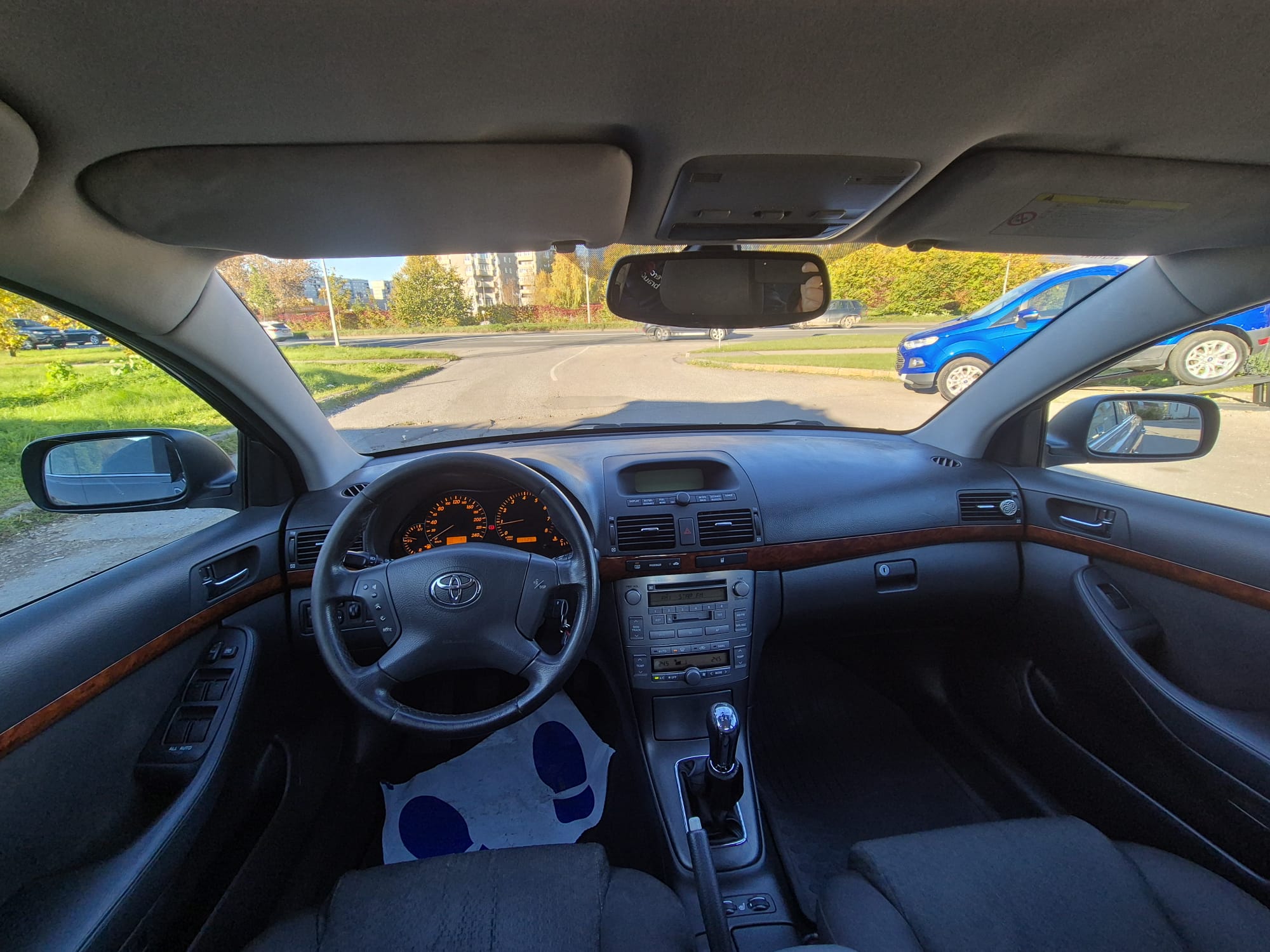 Car image 10