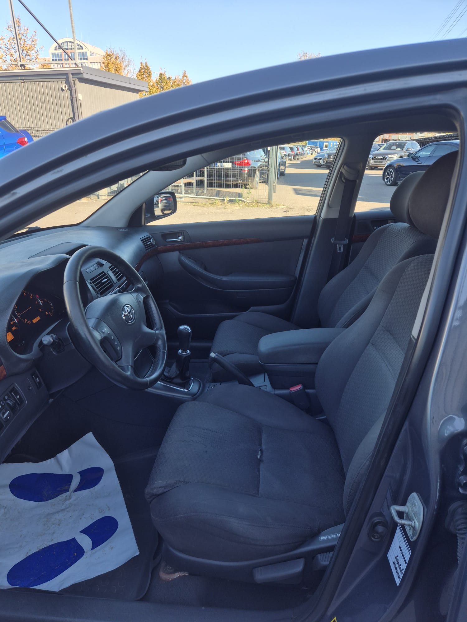 Car image 11