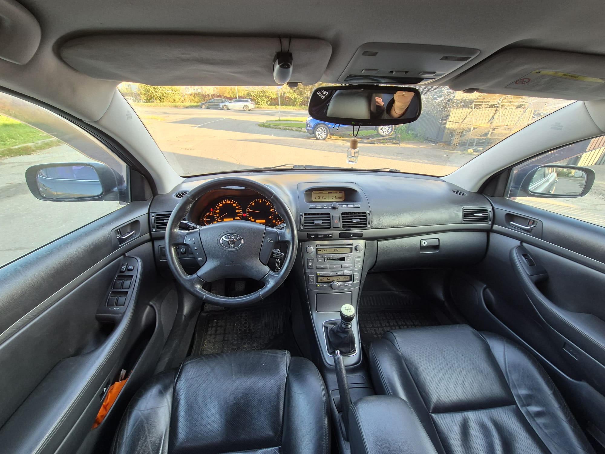 Car image 16