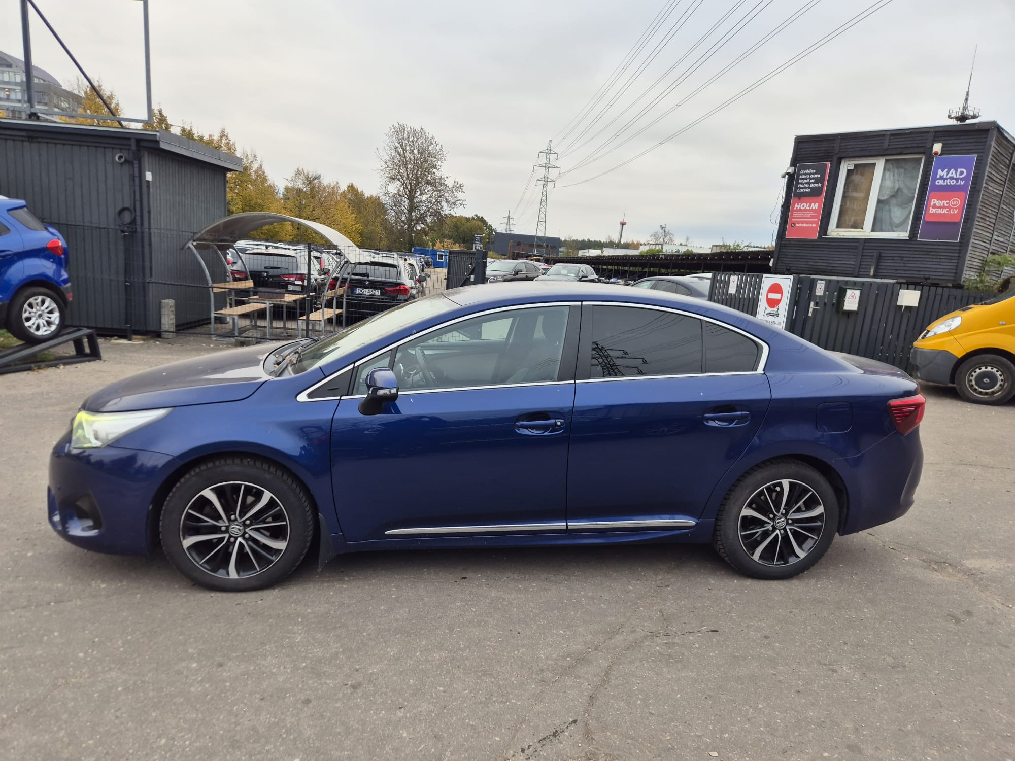 Car image 8