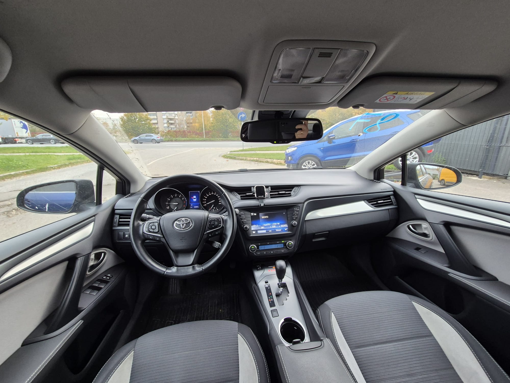 Car image 9