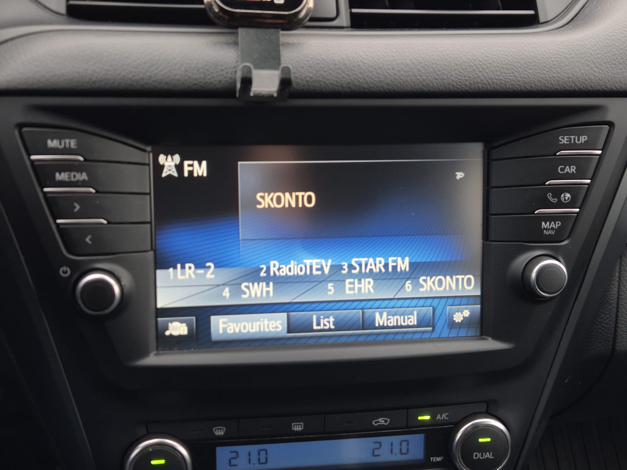 Car image 16