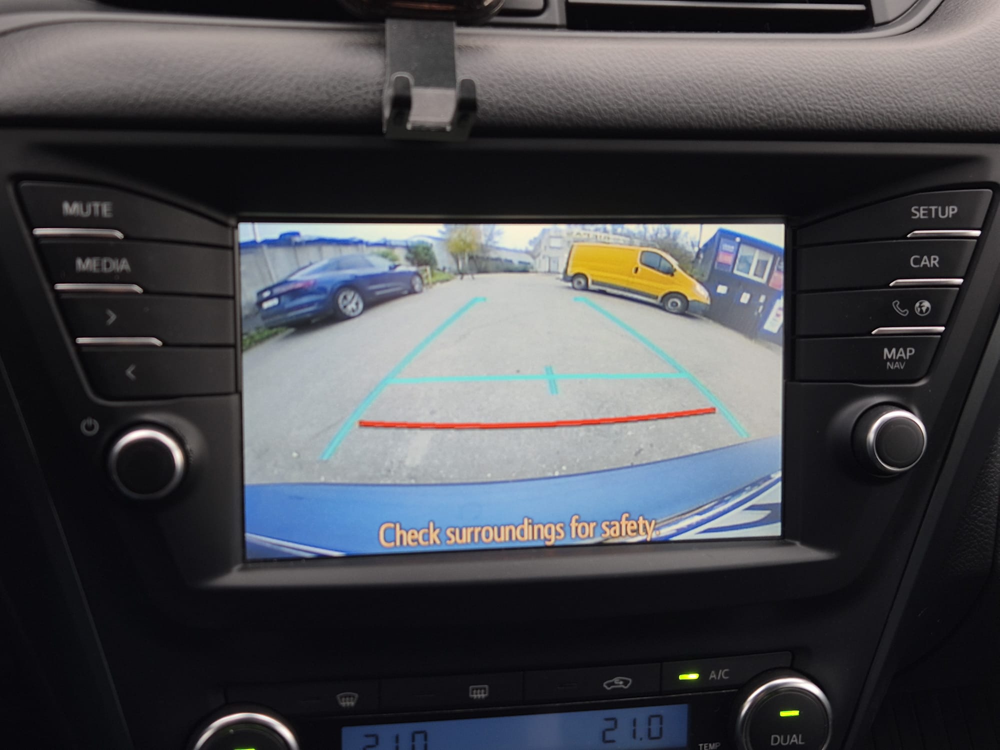 Car image 17