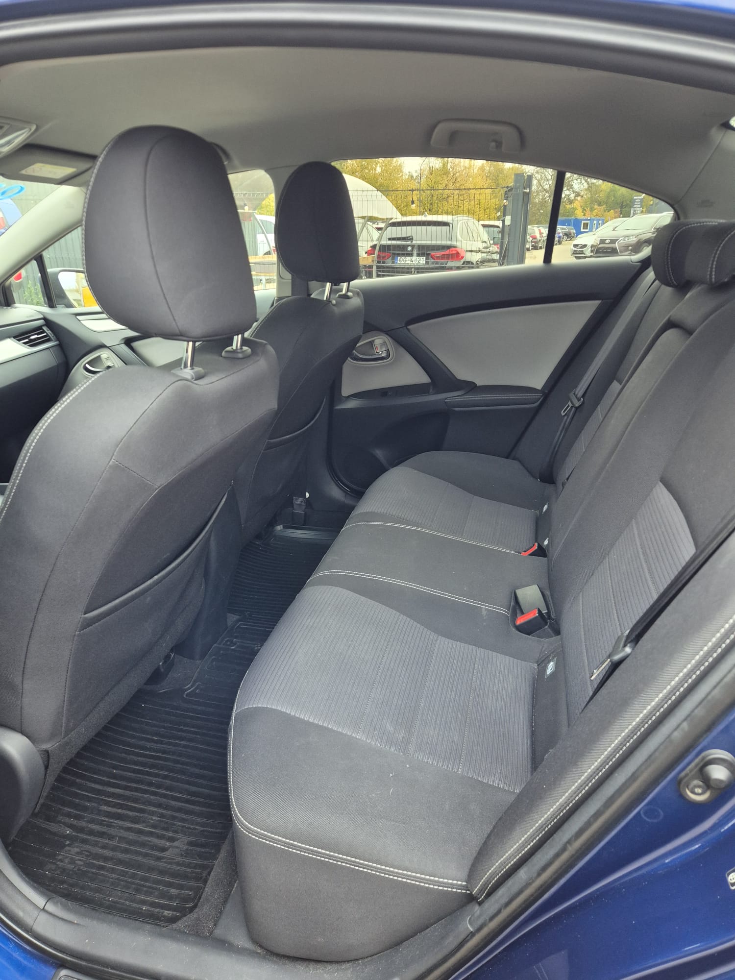 Car image 19