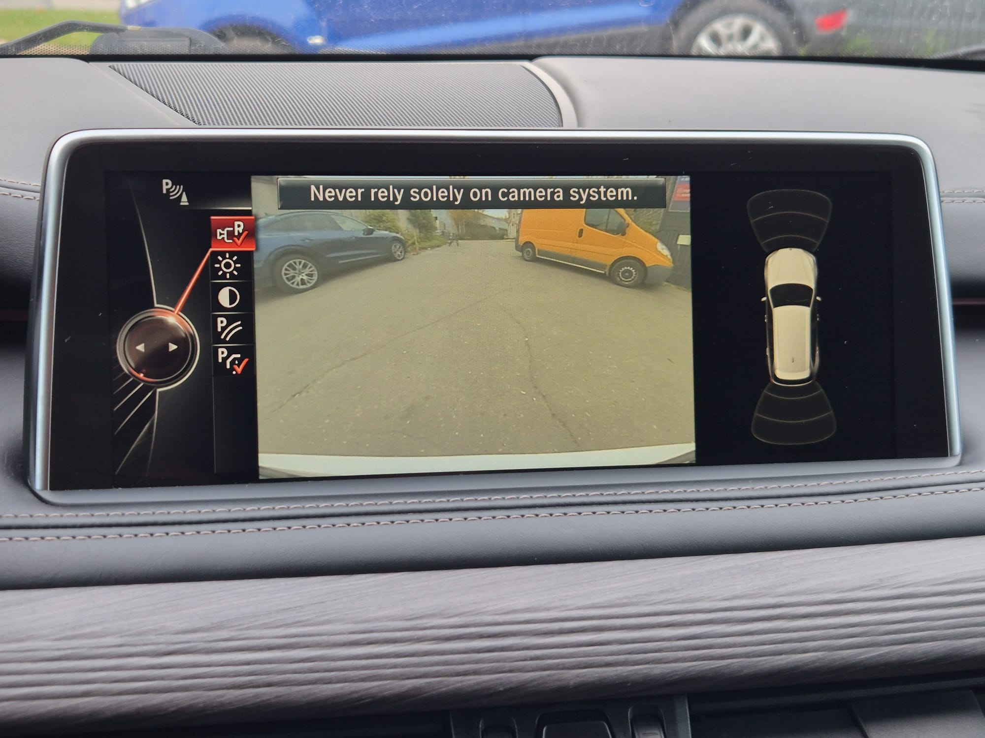 Car image 17