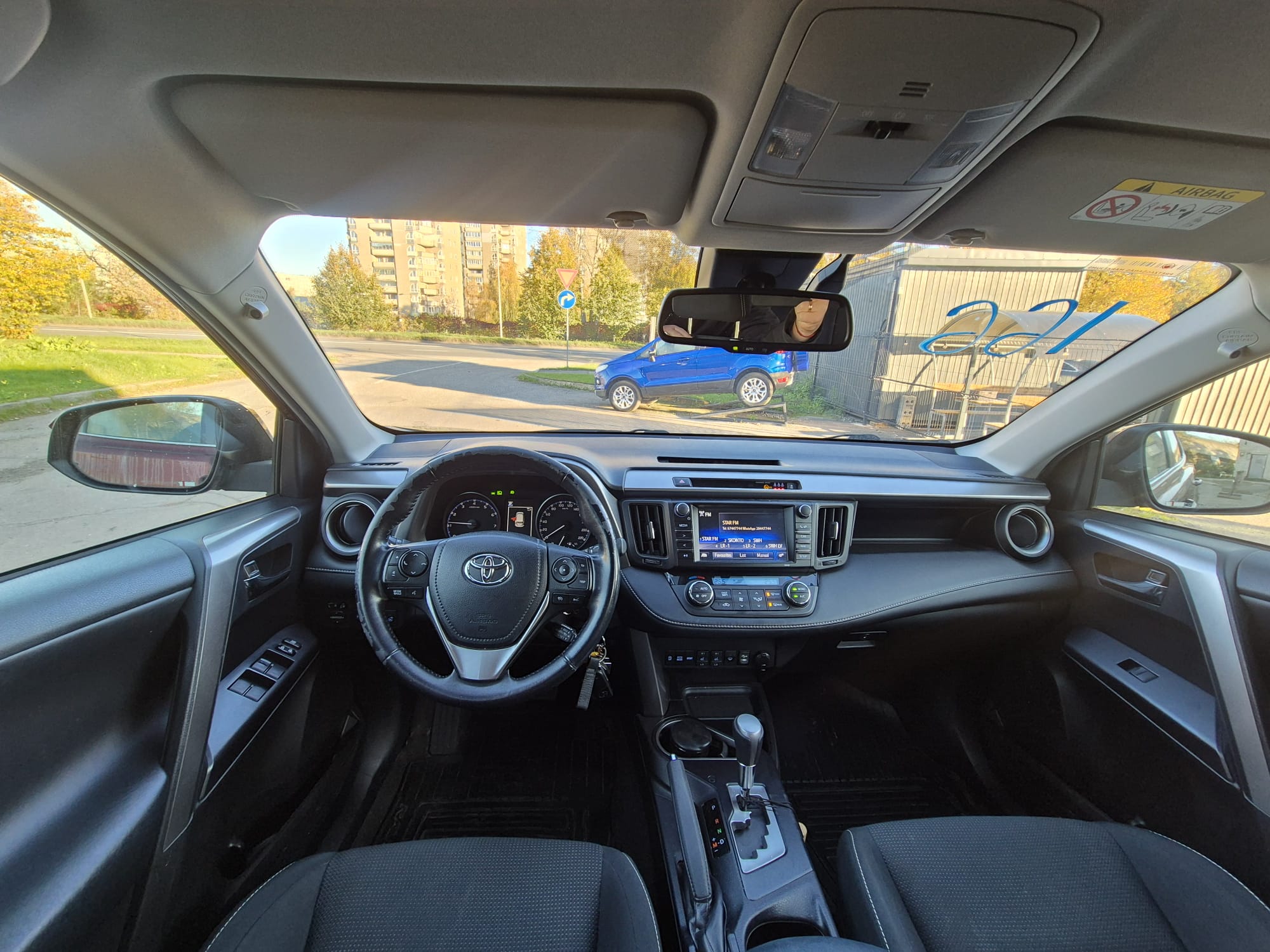 Car image 9