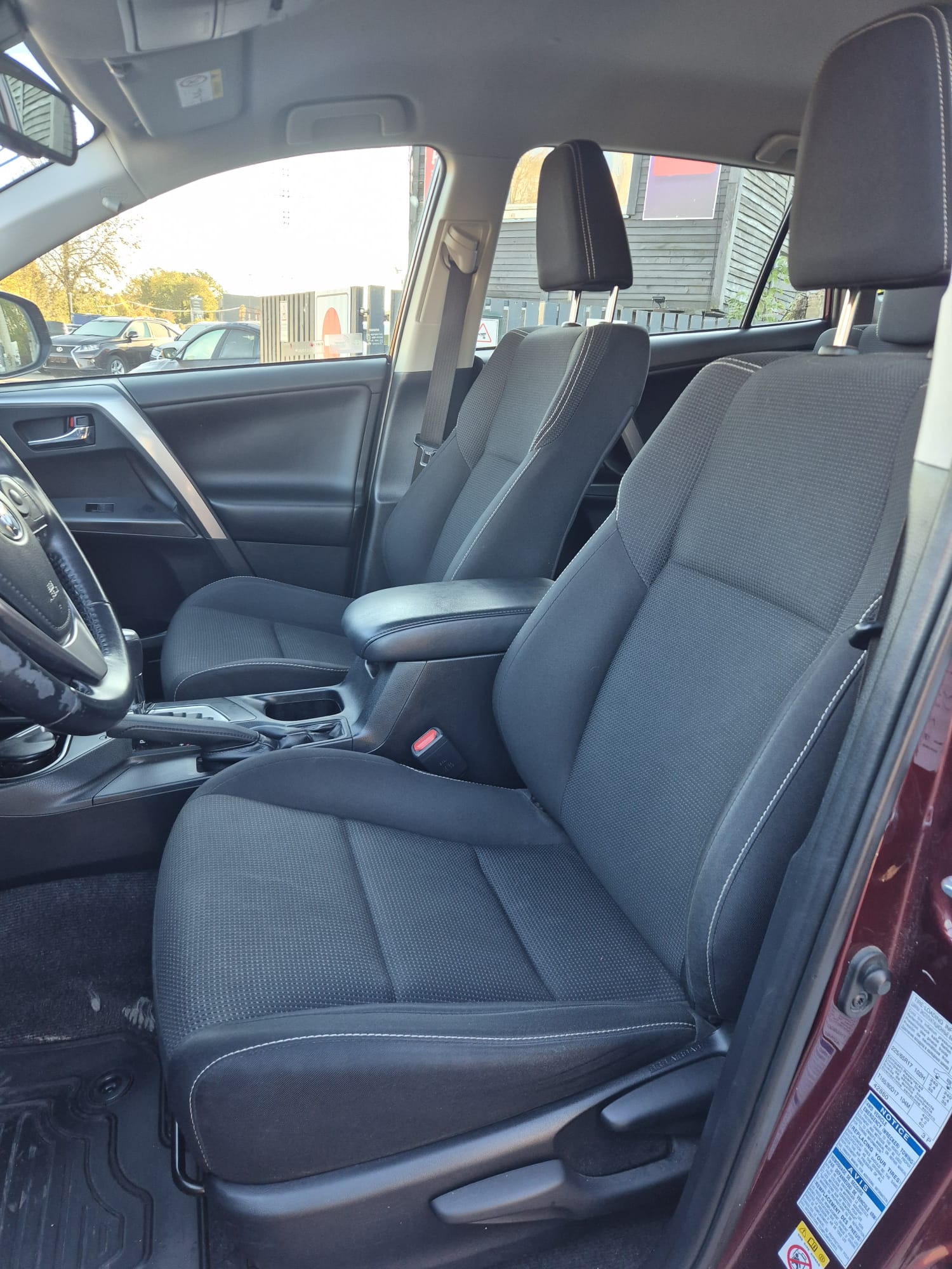 Car image 18