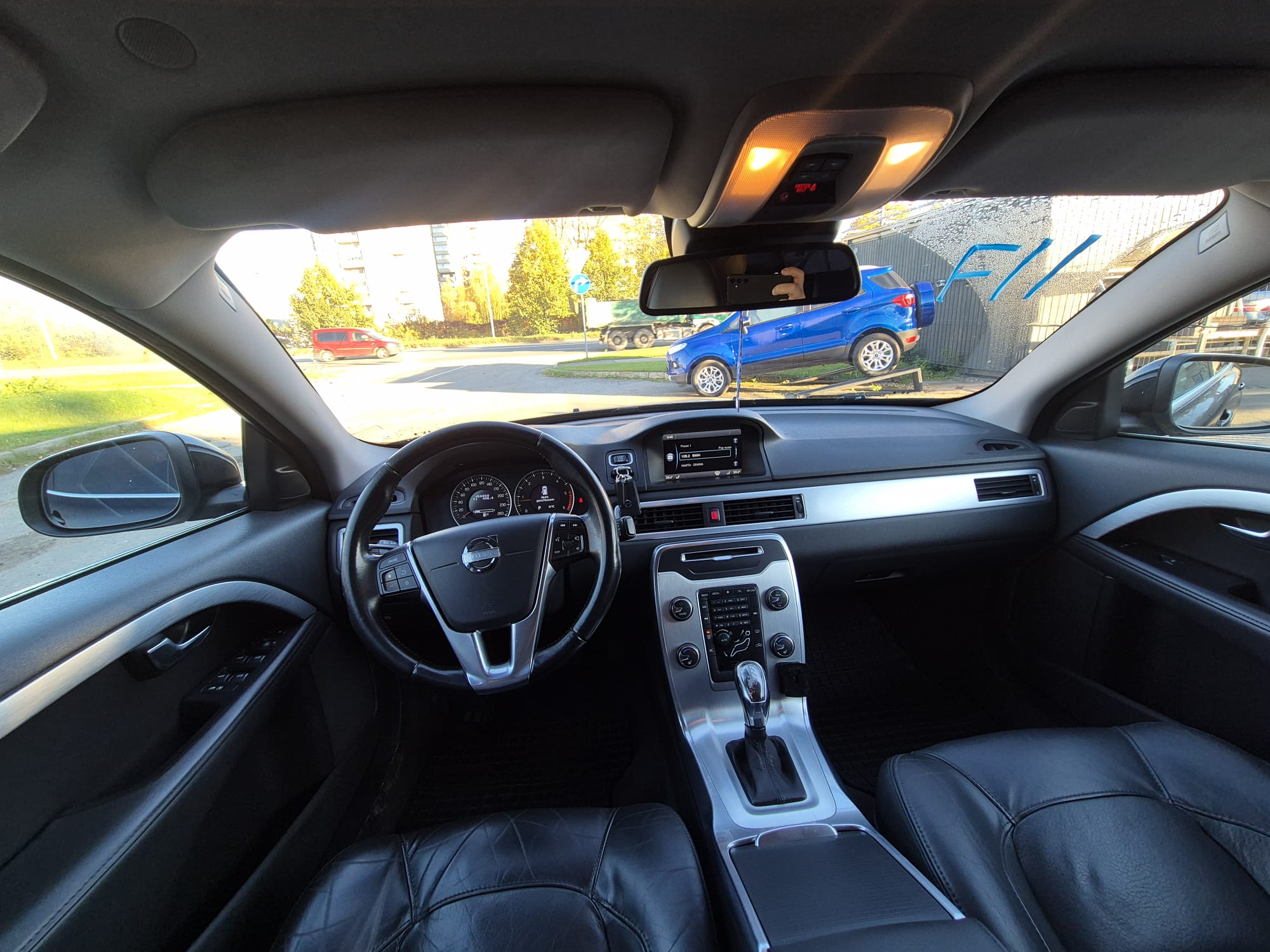 Car image 15