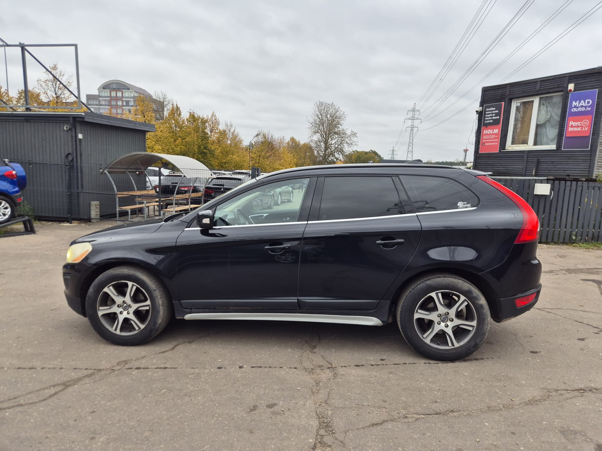 Car image 8