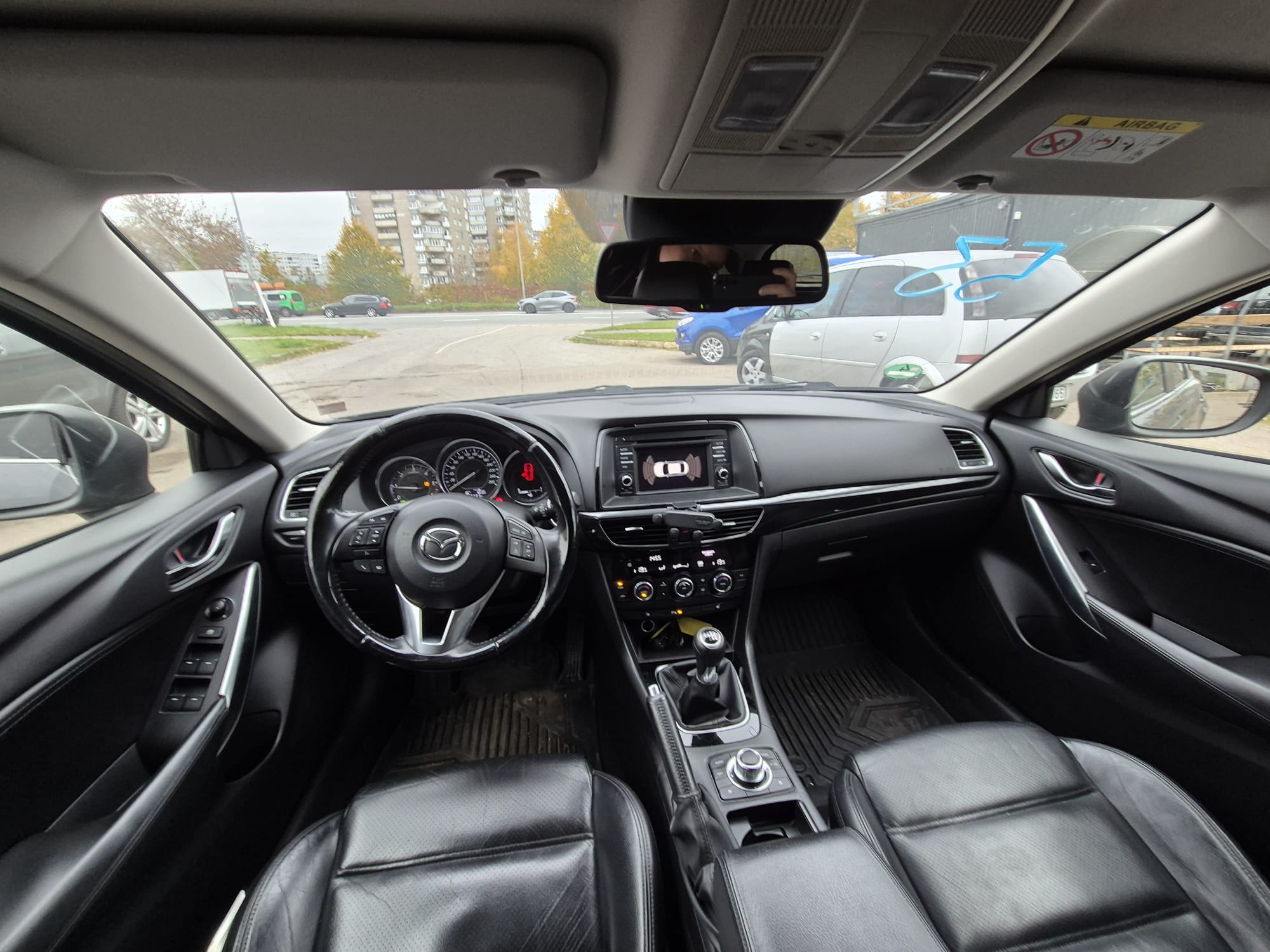 Car image 10