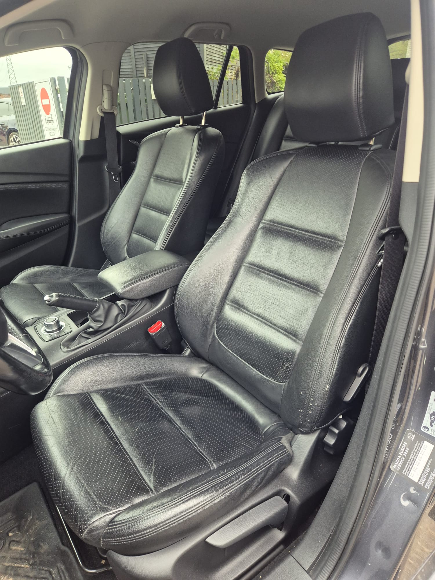 Car image 12