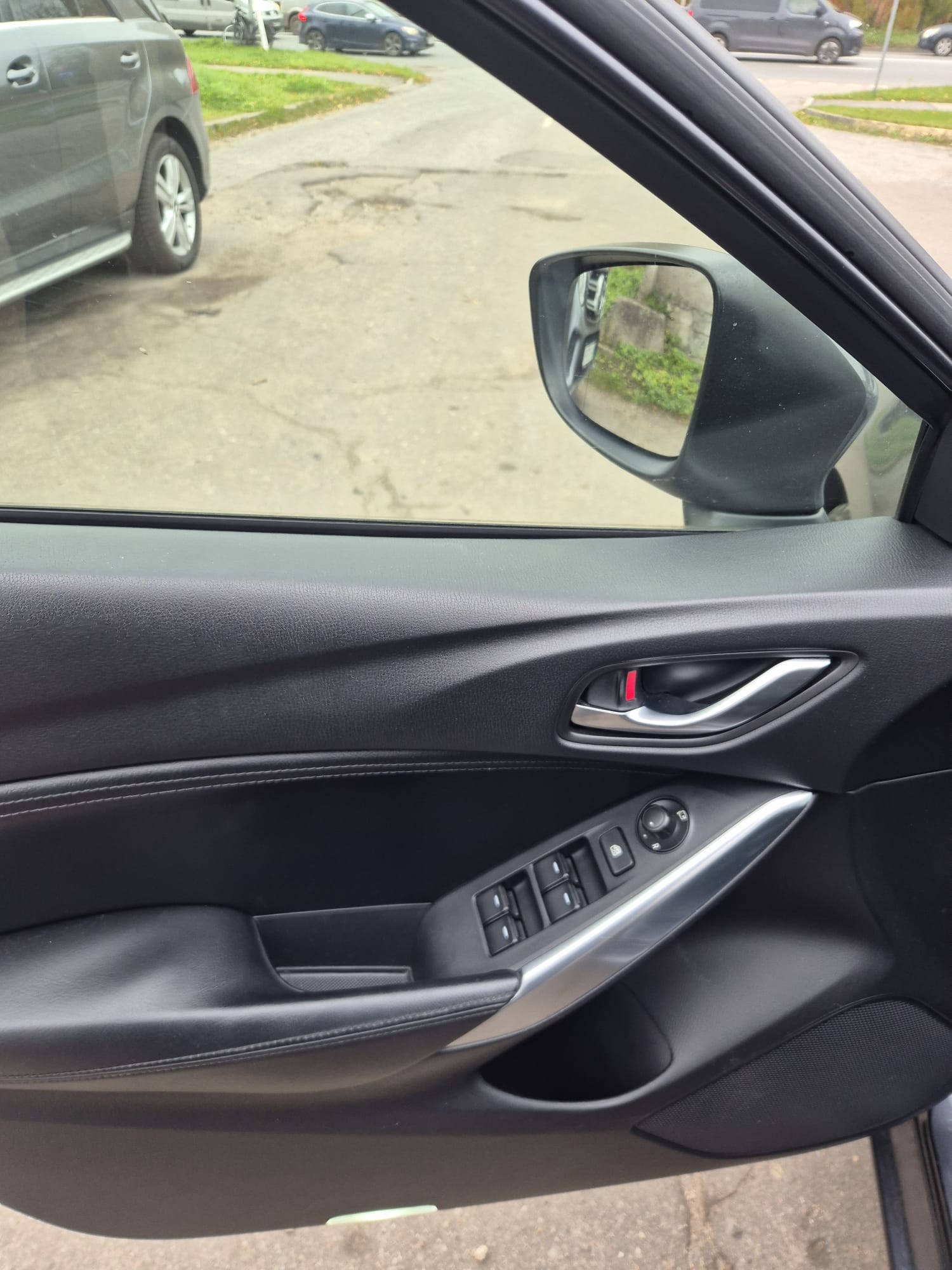 Car image 13